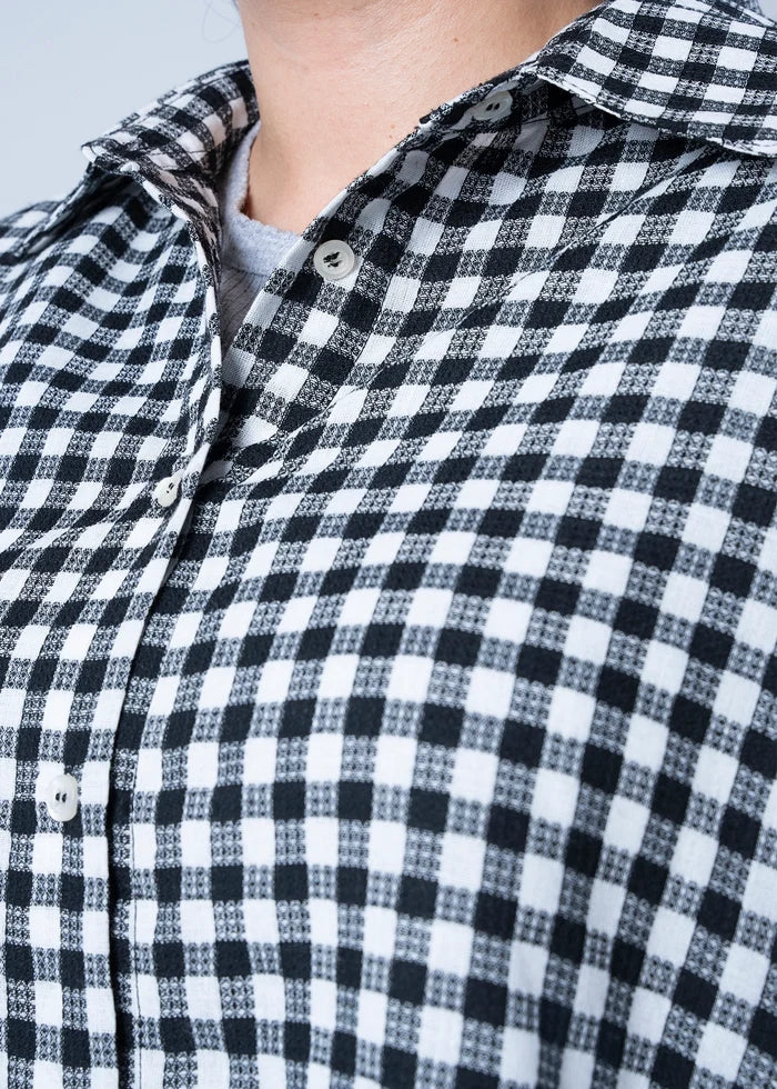 Women’s winter woven top neckline and front buttons in black-and-white check