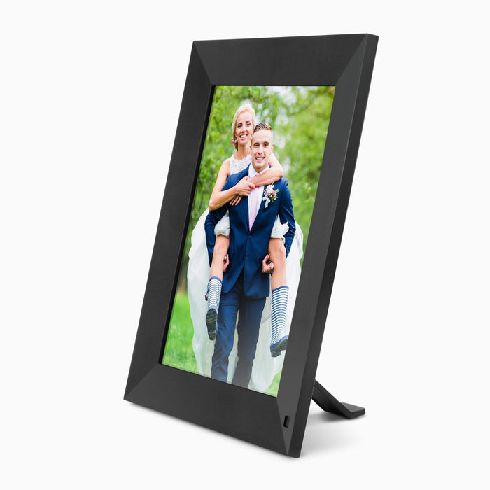 aluratek 9 digital photo frame motion sensor auto-rotation 16gb front angle vertical