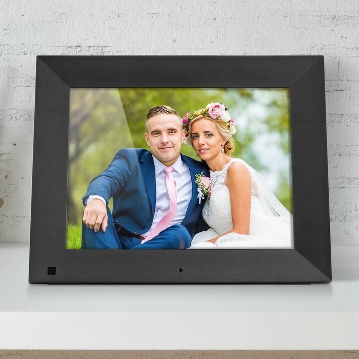 aluratek 9 digital photo frame motion sensor auto-rotation 16gb front angle environment