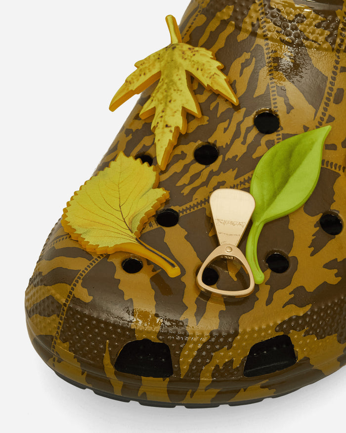 Crocs Aries Arise X Crocs Classic Clog Dark Algae Sandals and Slides Sandals and Mules CR.211060 DKAG