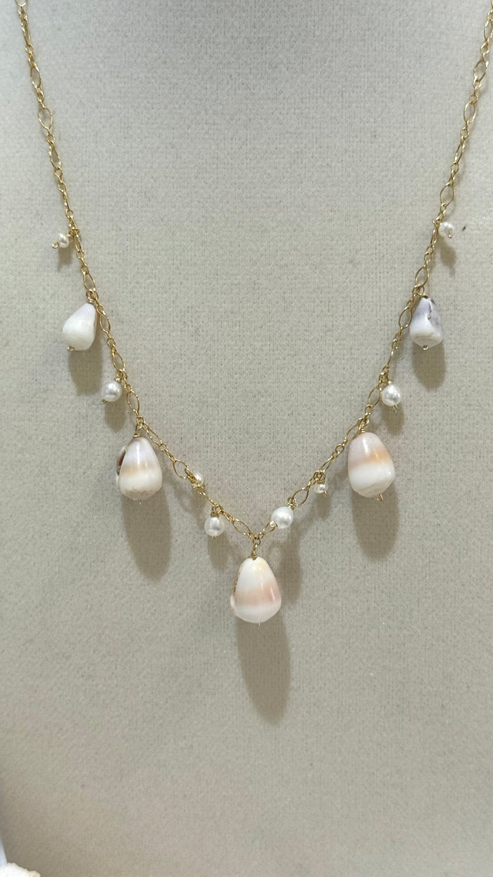 Beachcomber shell necklace