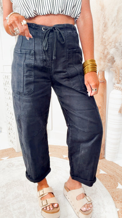 Cropped Cargo Barrel Jeans-Black
