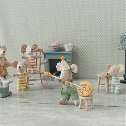 Maileg – Clown Clothes in Suitcase for Little Brother Mouse