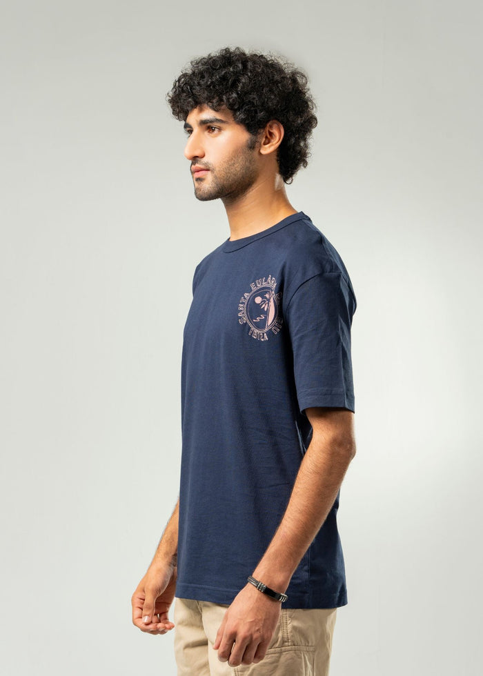 Men's navy blue short-sleeve T-shirt with round neck and small front graphic