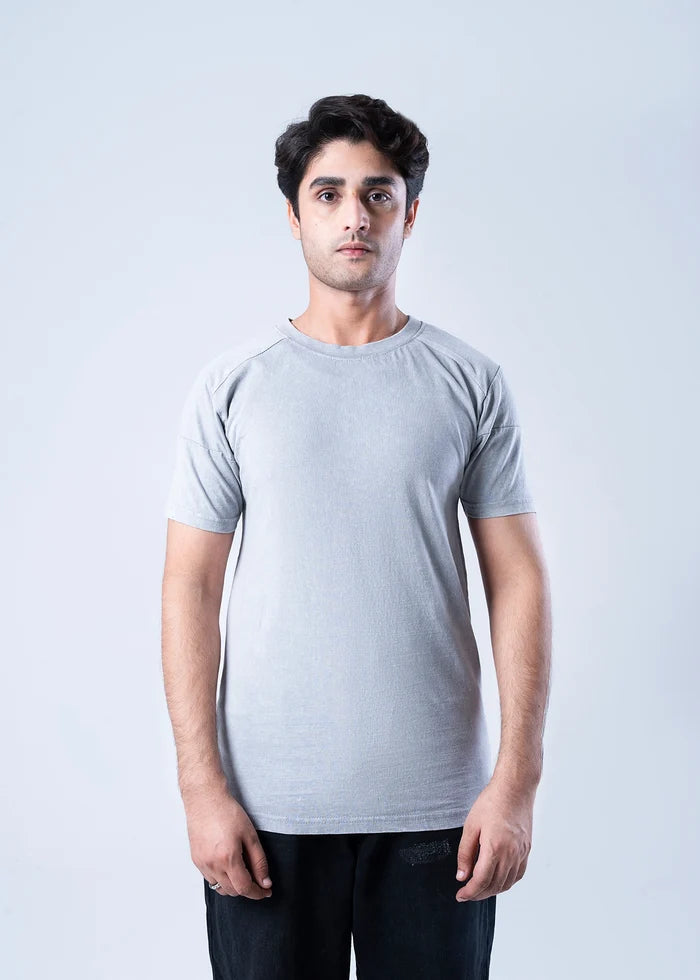 Men's light grey crew-neck t-shirt, short sleeves; relaxed fit