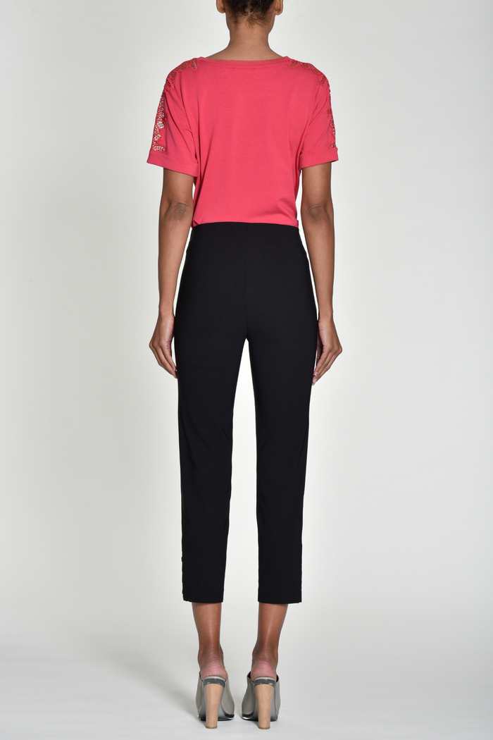 Robell Lena 09 trousers in stretch bengaline with a flattering pull-on fit. Smart, comfortable and easy to wear. Shop now at Dotique.