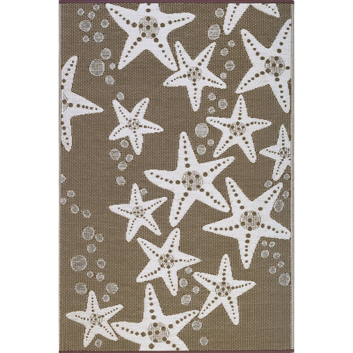 Rug with starfish pattern on a beige background