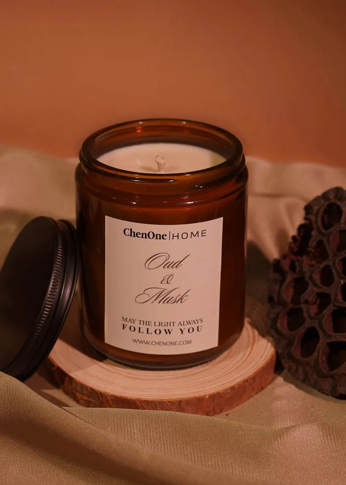 Amber glass jar scented candle with open top, white wax, Oud & Musk label