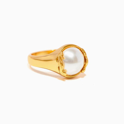 Shimmering Seahorse Pearl Ring
