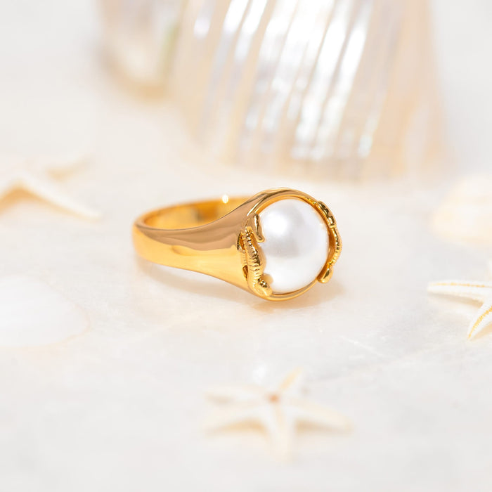 Shimmering Seahorse Pearl Ring