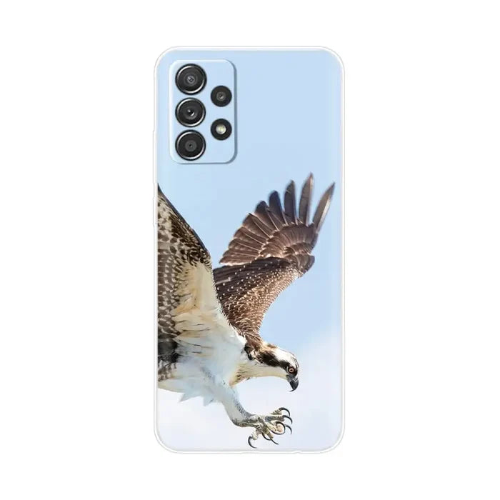 a bird flying in the sky with its wings spread out