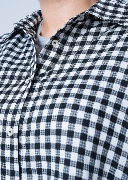 Women’s winter woven top neckline and front buttons in black-and-white check